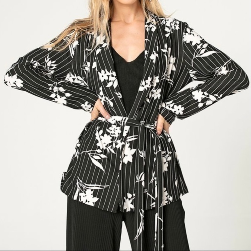 MILAN KISS Black White Floral Jacket Medium - Picture 1 of 16